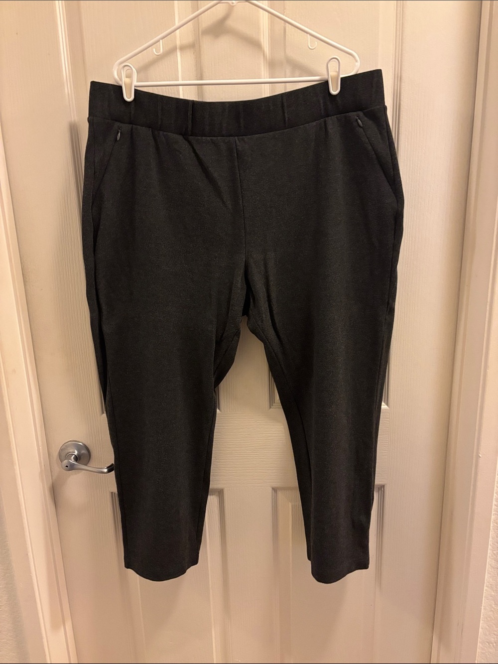 Universal Standard Cropped Black Ponte Pull-On Pants